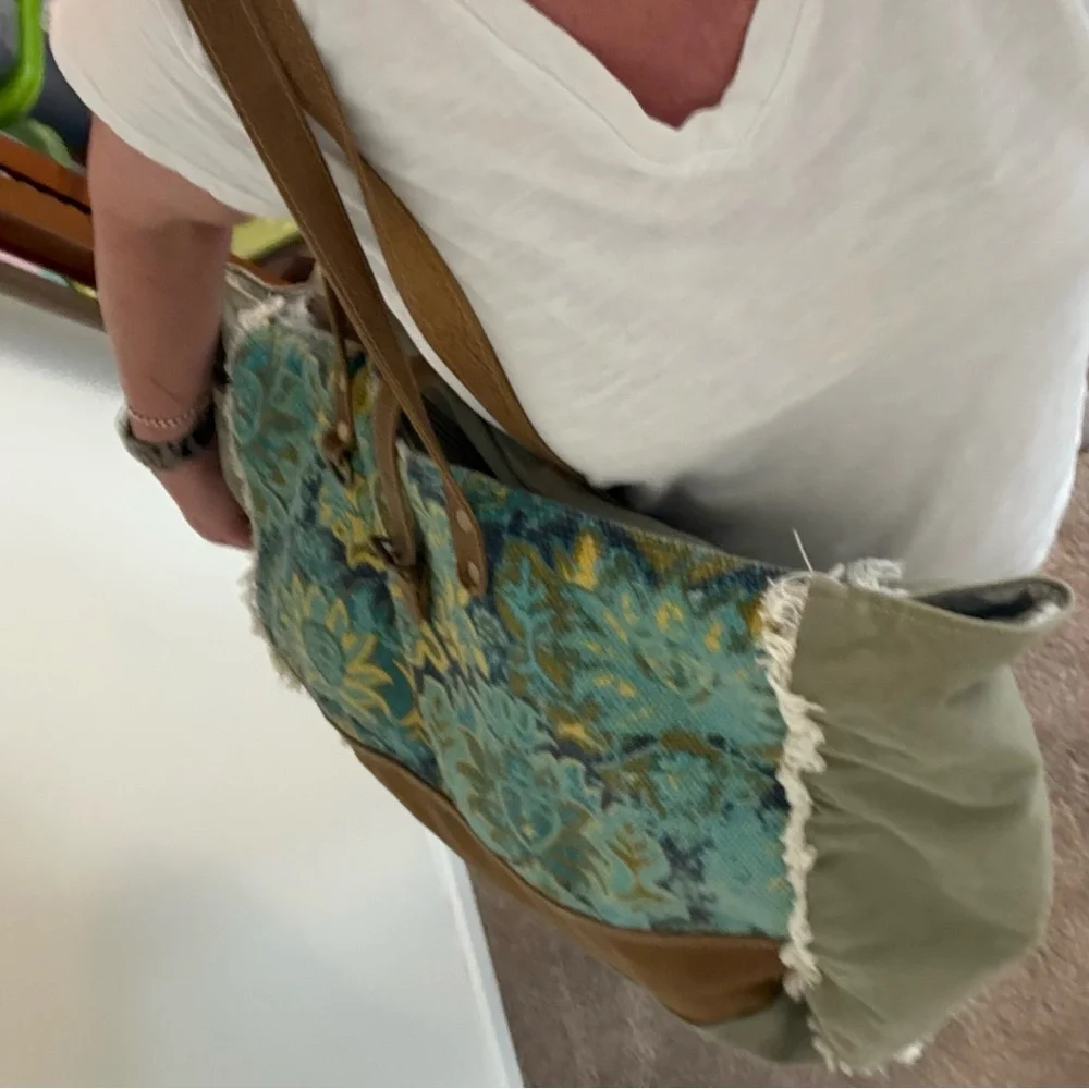 Myra Bag Aqua Magic Weekender Bag. 18” x 25”.